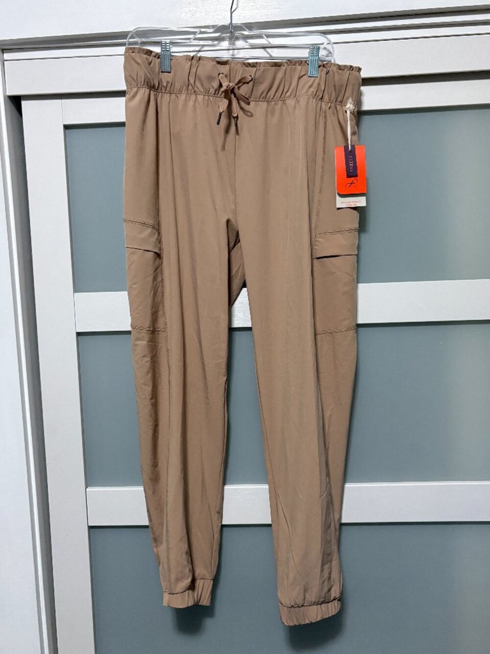 Freely Ladies Passage Joggers Pants Athletic  Natural Color sz L NWT NEW